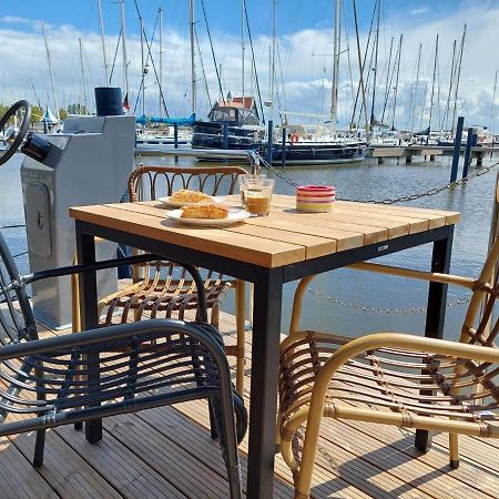Hotel Luxury Houseboat In Volendam Marina Exterior foto