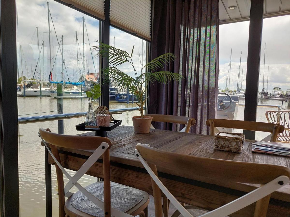 Hotel Luxury Houseboat In Volendam Marina Exterior foto