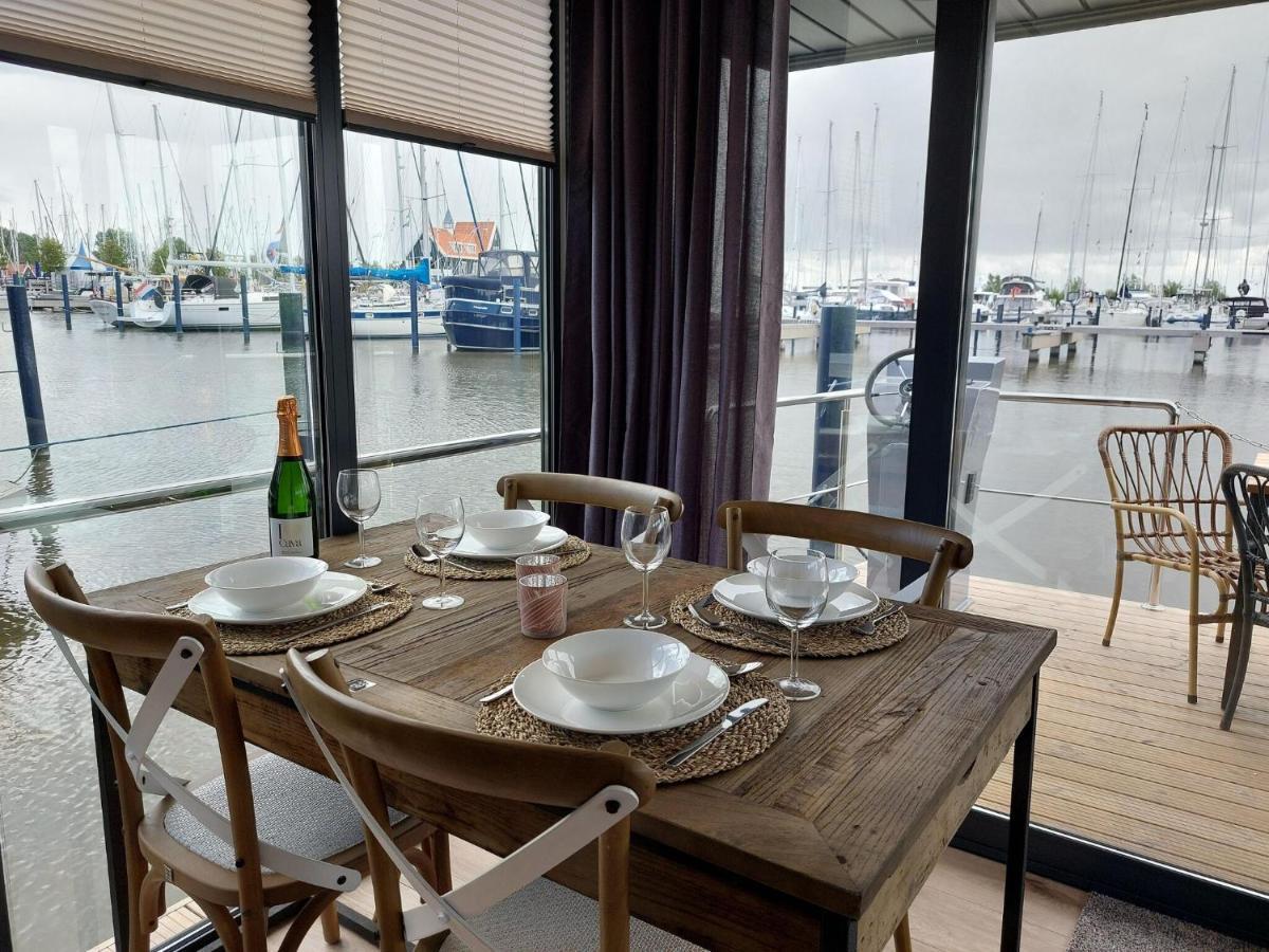 Hotel Luxury Houseboat In Volendam Marina Exterior foto