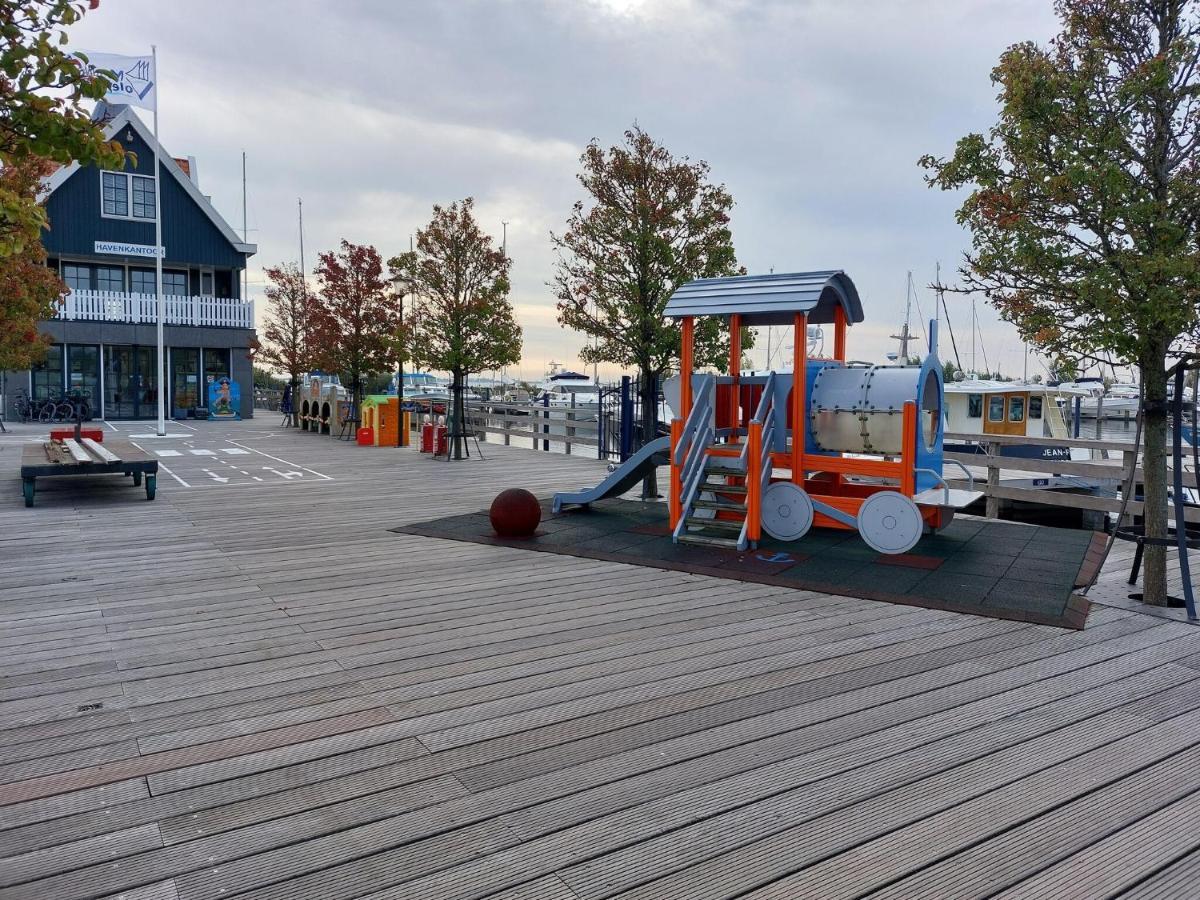 Hotel Luxury Houseboat In Volendam Marina Exterior foto