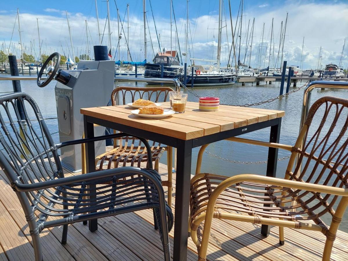 Hotel Luxury Houseboat In Volendam Marina Exterior foto
