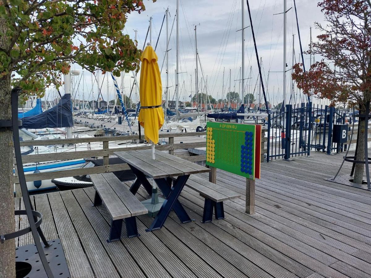 Hotel Luxury Houseboat In Volendam Marina Exterior foto